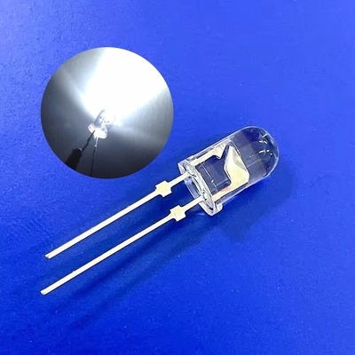 Lumière d'avertissement de la circulation à LED 5 mm 45 degrés Couleur blanche 9000K 22000mcd Lentille transparente avec bouchon