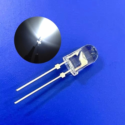 5mm 9000K Blanc Couleur 22000mcd Fermeture de broches ronde Lentille transparente Fil d'or pour feux de circulation