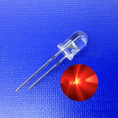 À travers le trou 5 mm Tête ronde 620nm 12000mcd Lentille ronde transparente avec bride pour feux de circulation